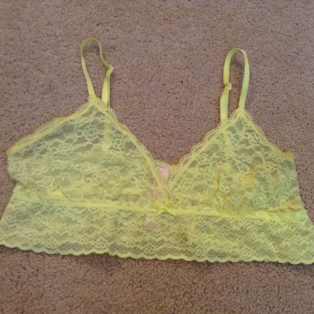 VICTORIA'S SECRET MEDIUM BRA BRALETTE YELLOW